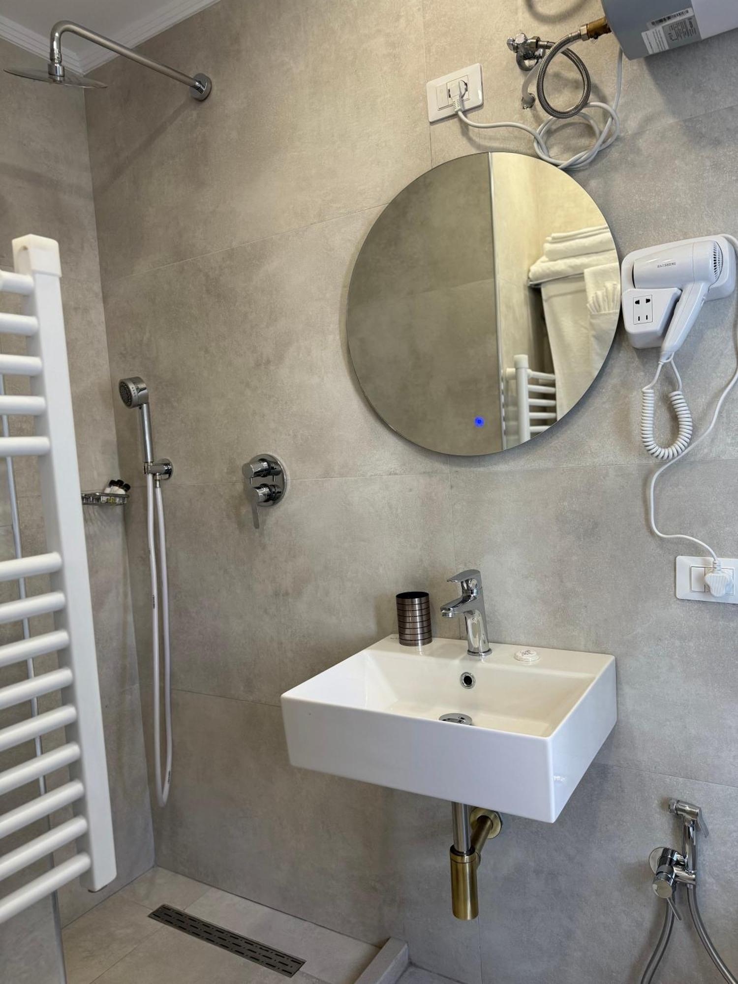 L'Hotel Τίρανα Εξωτερικό φωτογραφία